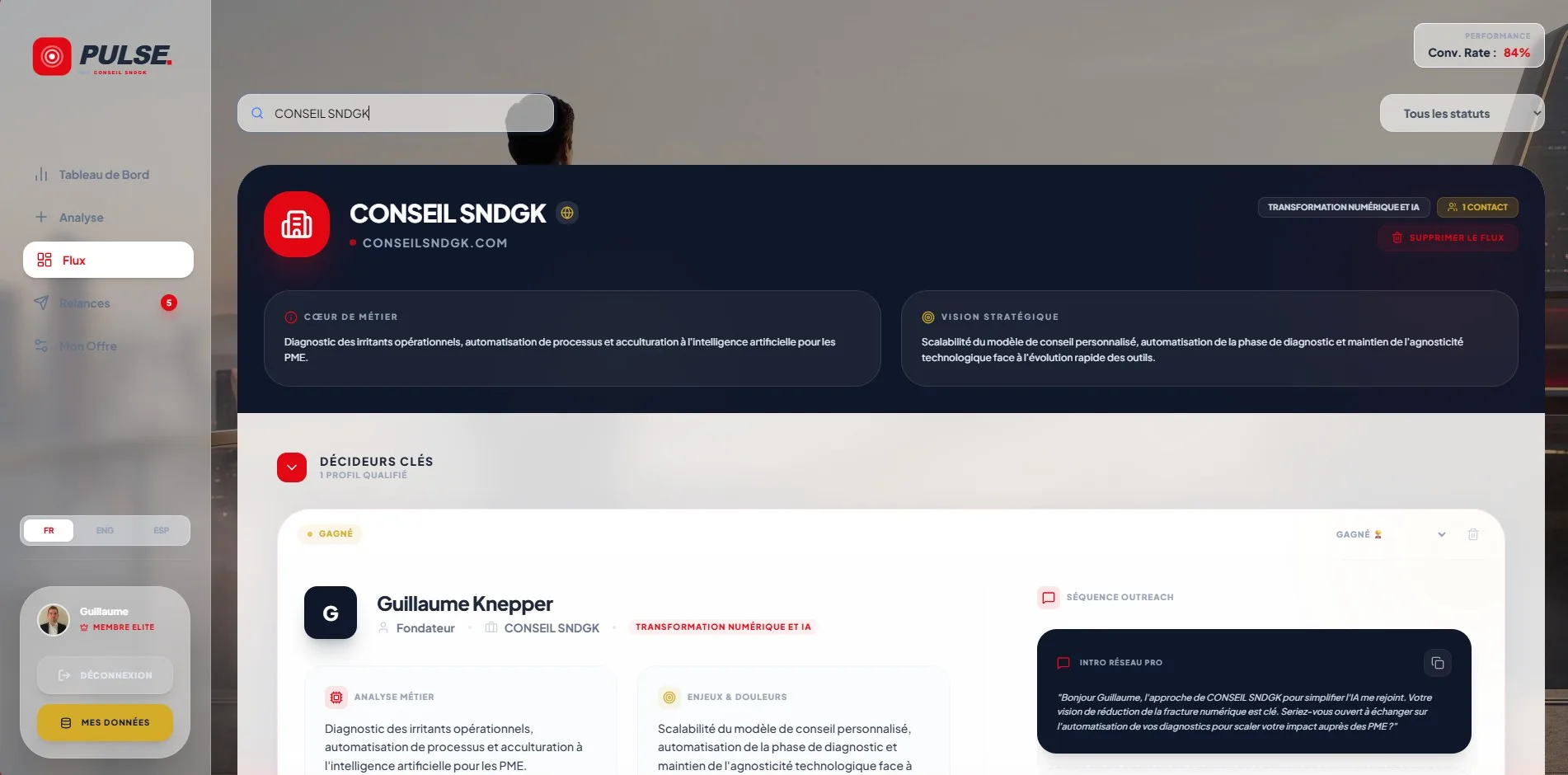 Interface PULSE étape 2 : analyse IA en cours avec détection du secteur, positionnement et irritants stratégiques